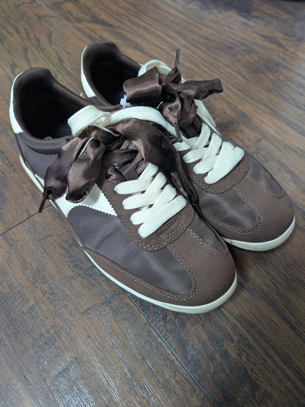Women's Brown Casual Sneakers with Cream Accents